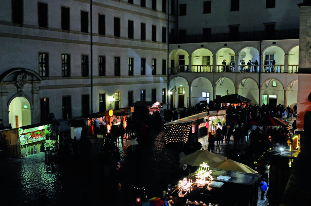 Die stimmungsvolle Neuburger Schlossweihnacht