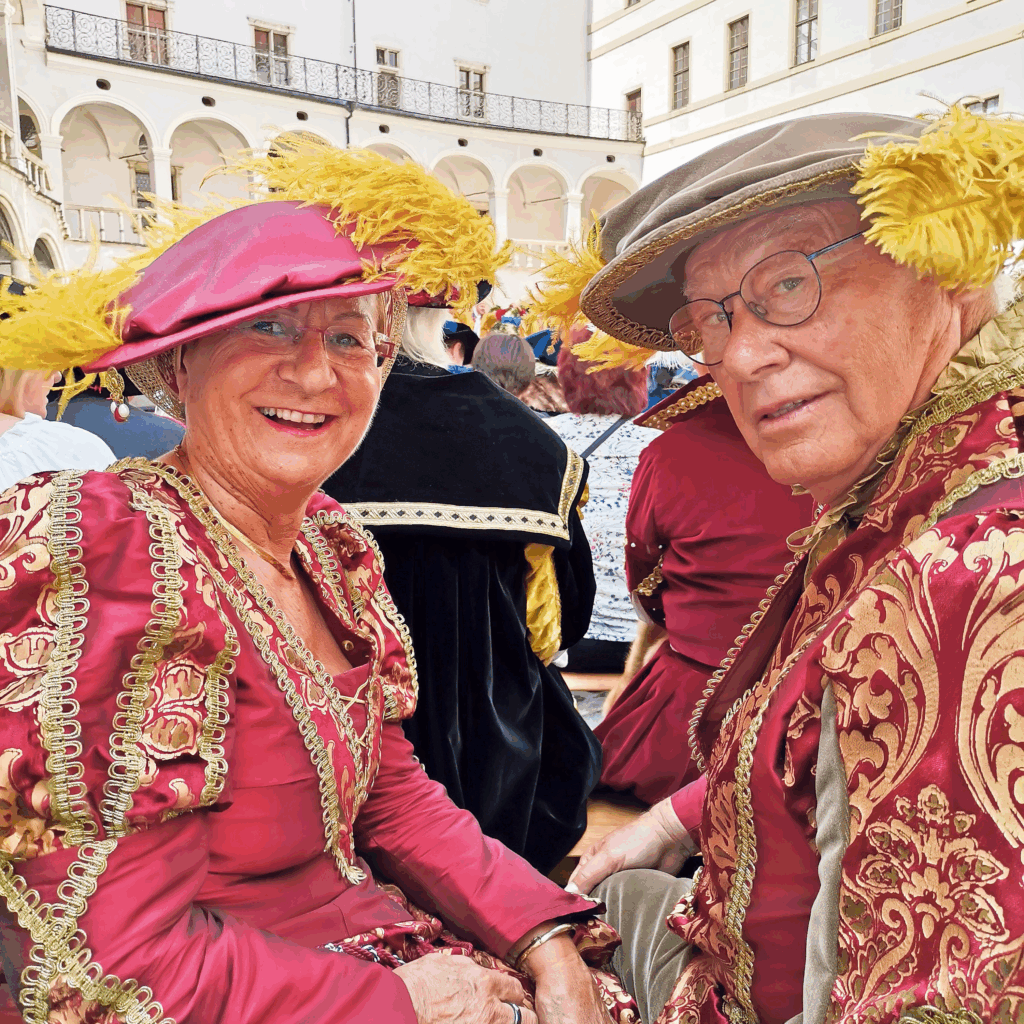 Immer mehr Gäste auf dem Schloßfest sind mit ihrem eigenen Gewand unterwegs