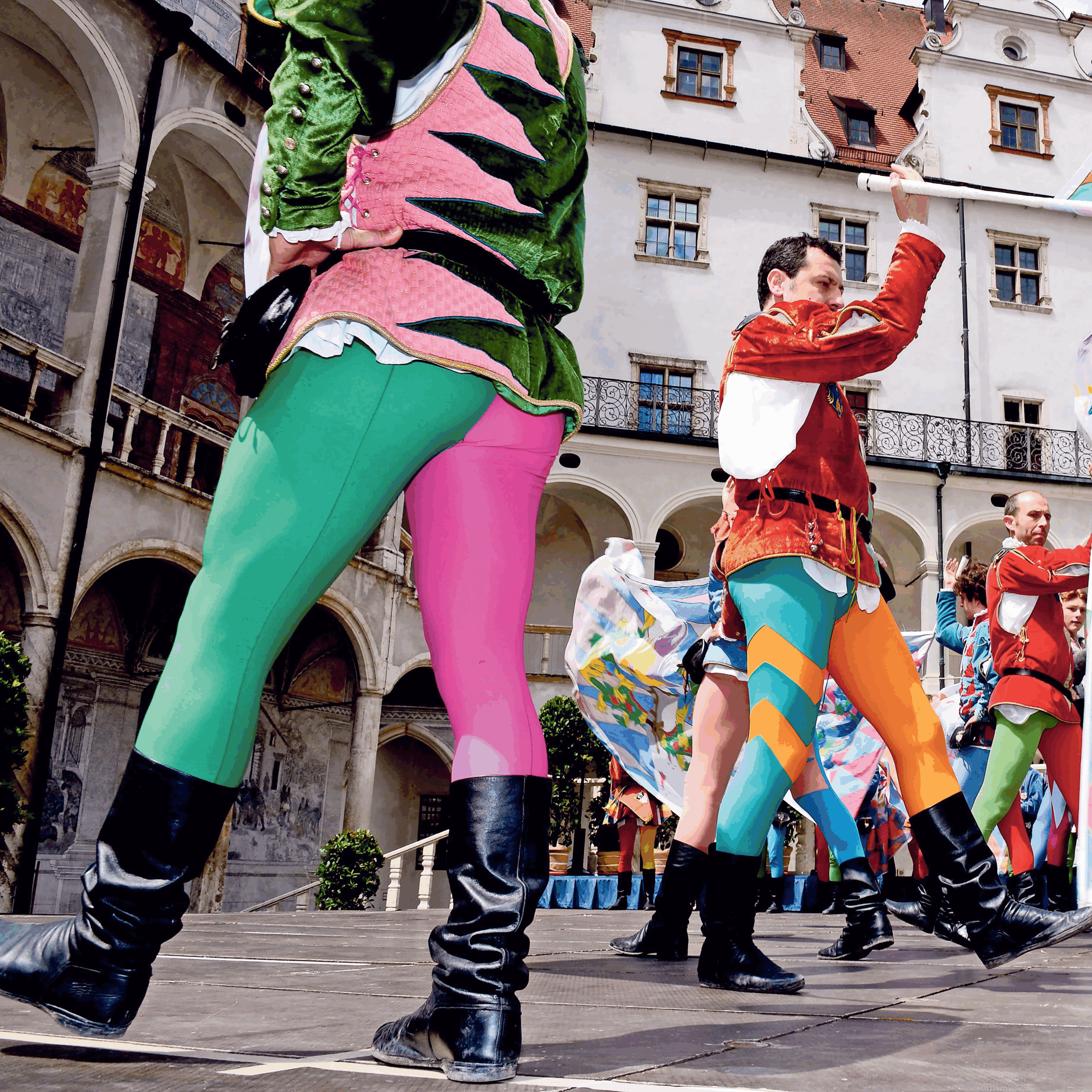 Alle zwei Jahre versetzt das Neuburger Schloßfest die Einwohner der Ottheinrichstadt und ihre Gäste in die Zeiten vergangener Fürstenherrlichkeit
