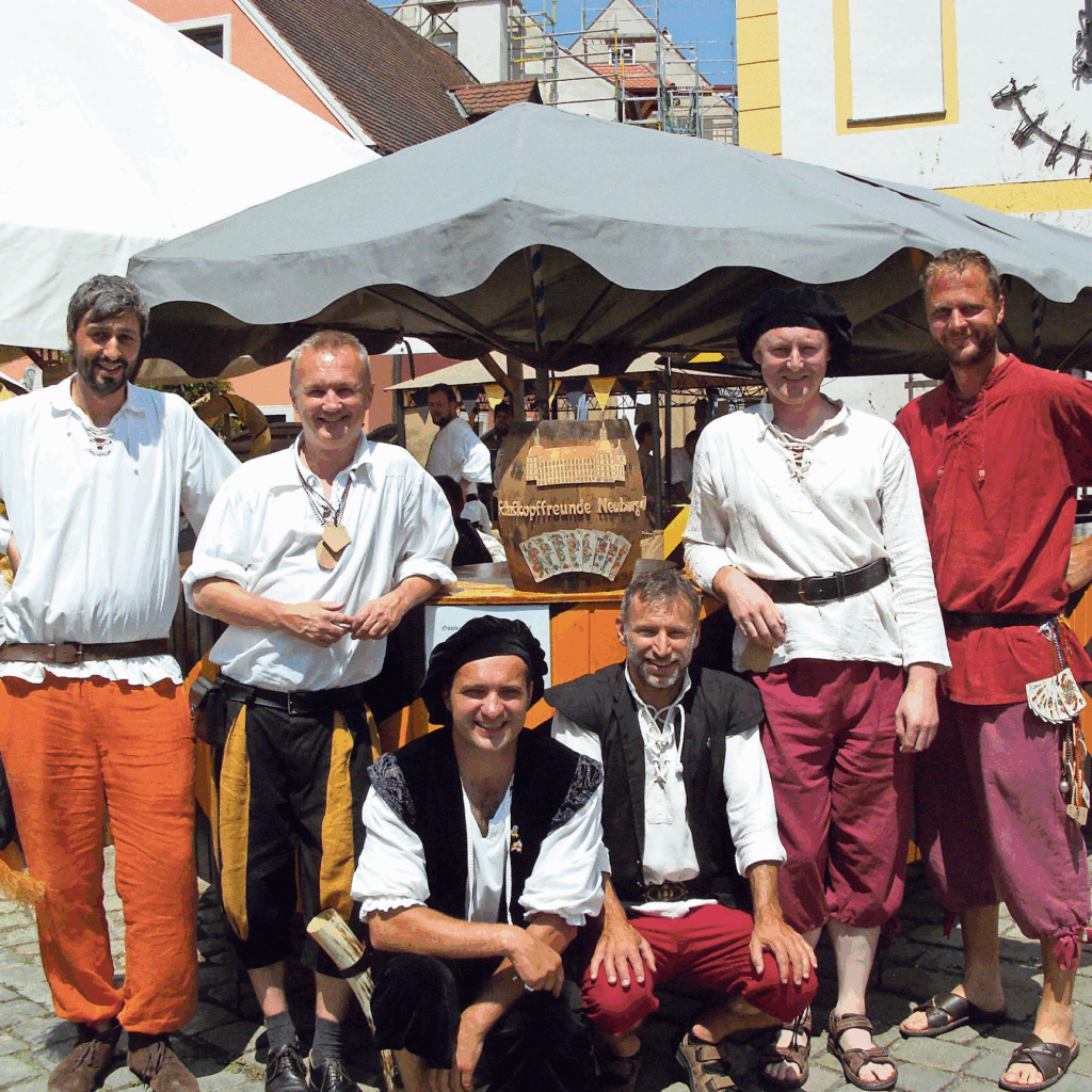 ritterliches Schafkopfturnier an der Brunnenschänke des Schloßfests