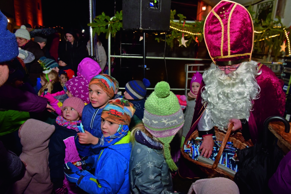 Manchmal ist es die Hoffnung, die uns lächeln lässt. Und manchmal
ein Lächeln, das uns hoffen lässt.“ – Verfasser unbekannt