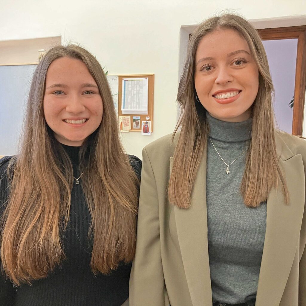 Azubi und Ausbilderin - Julia Huber und Alena Reinelt