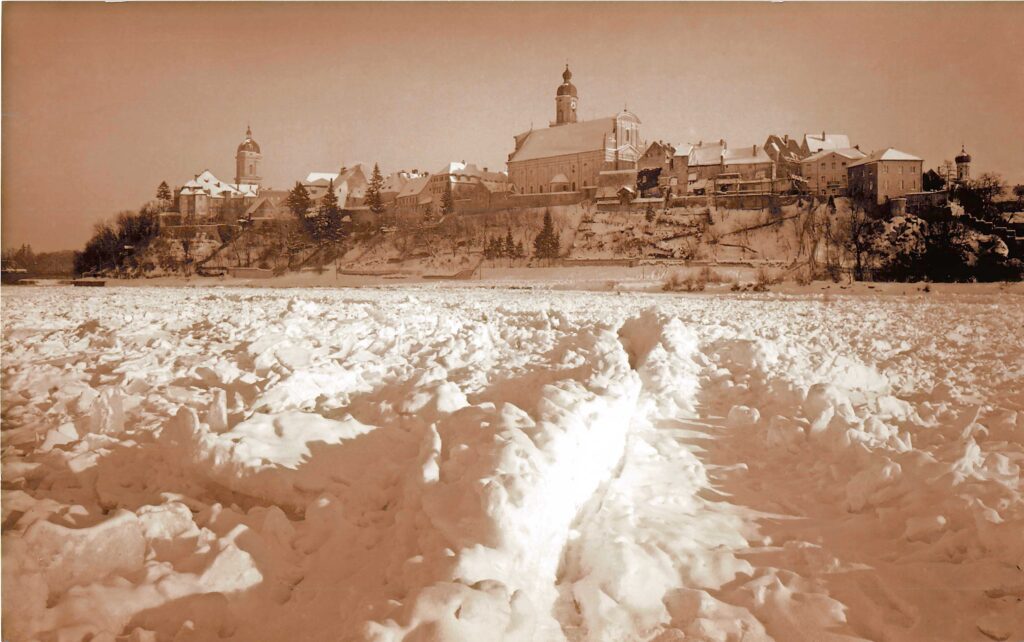 Blick zur Nordseite des Altstadtberges mit dem Eisstoß vom Februar 1929