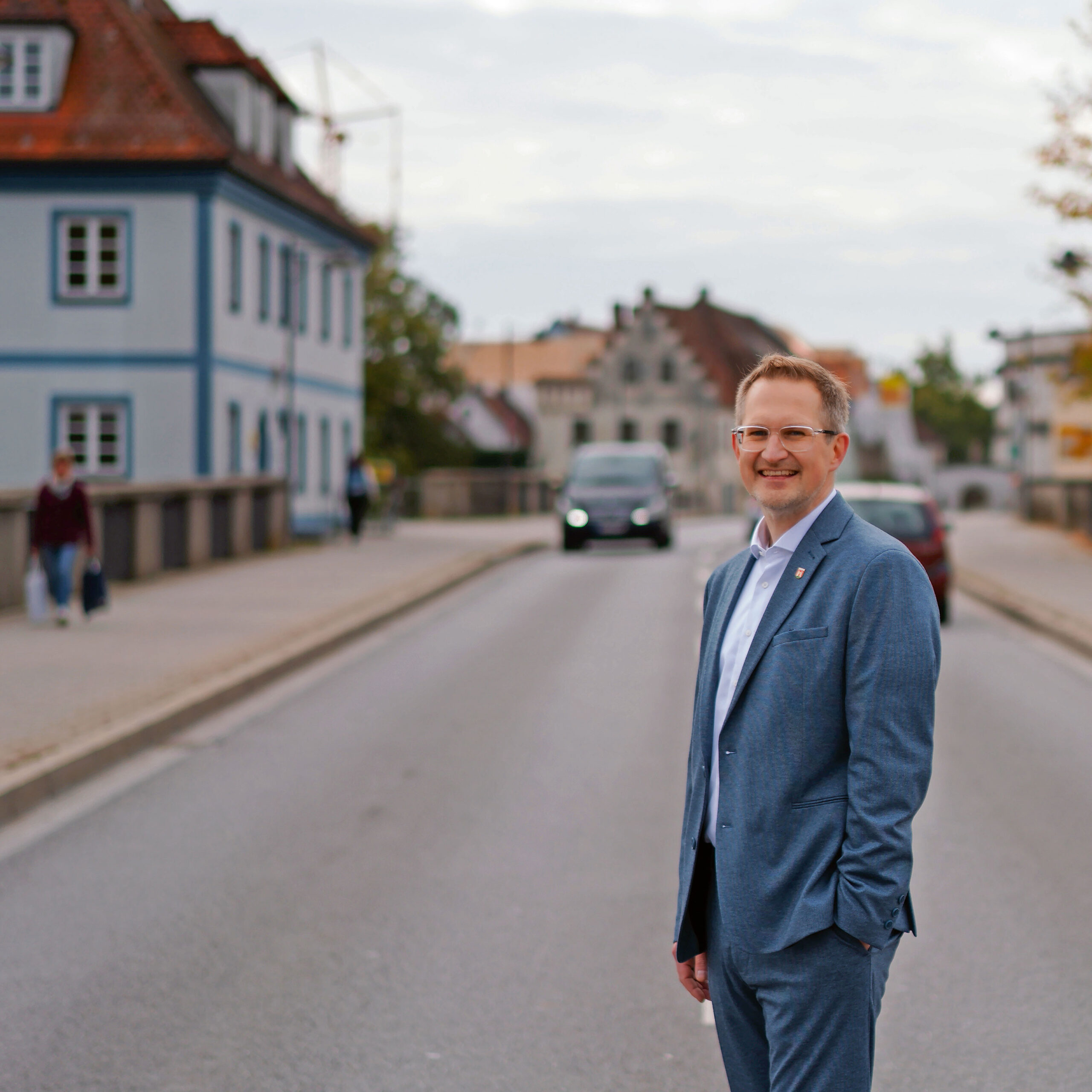 Oberbürgermeister Gerhard Schoder auf der Elisenbrücke