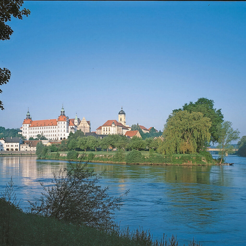 Blick auf Neuburg von der Donau aus
