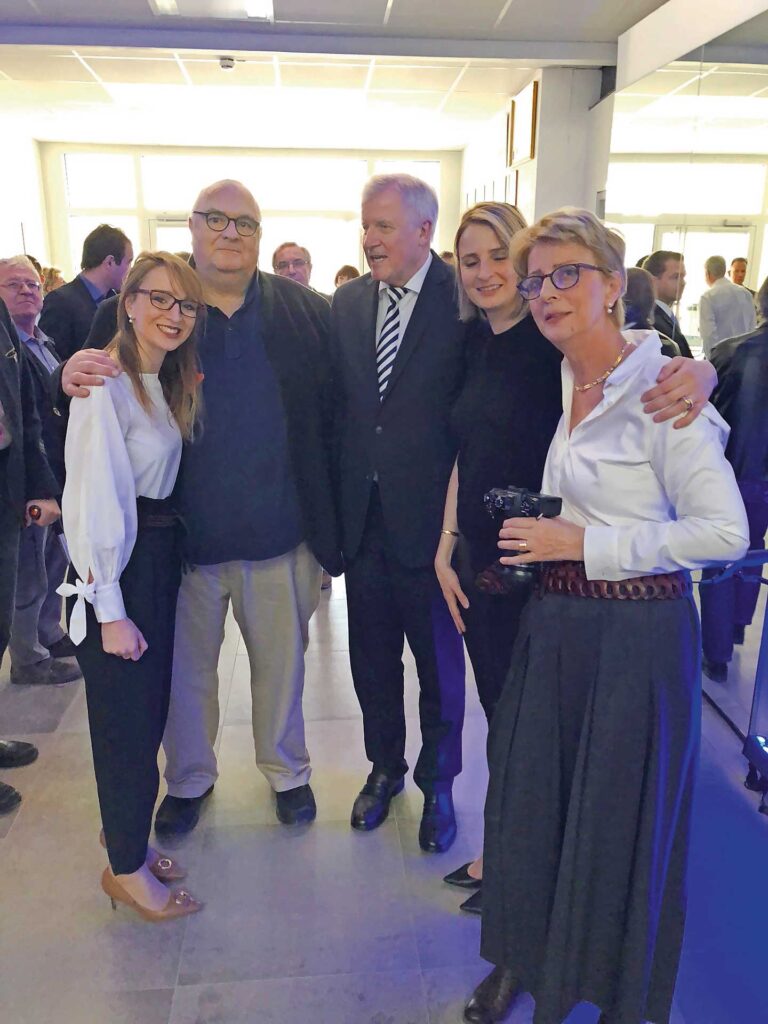 Familie Mayr mit Horst Seehofer