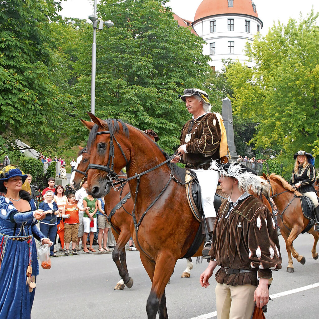 Mitglied des Reit- und Fahrvereins Neuburg beim Schlossfest